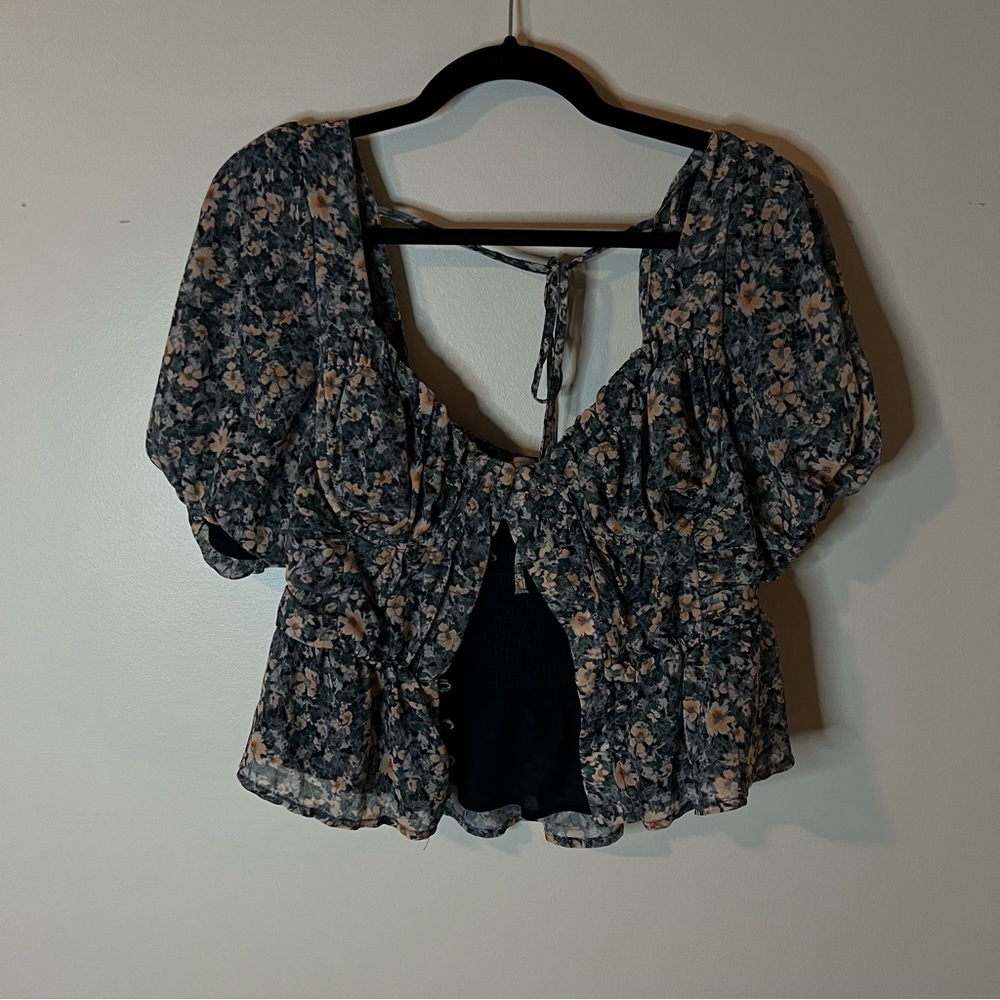 ASTR blue floral crop top